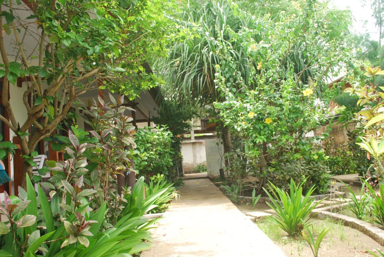 Gili Smile Bungalow Джили Трауанган Екстериор снимка