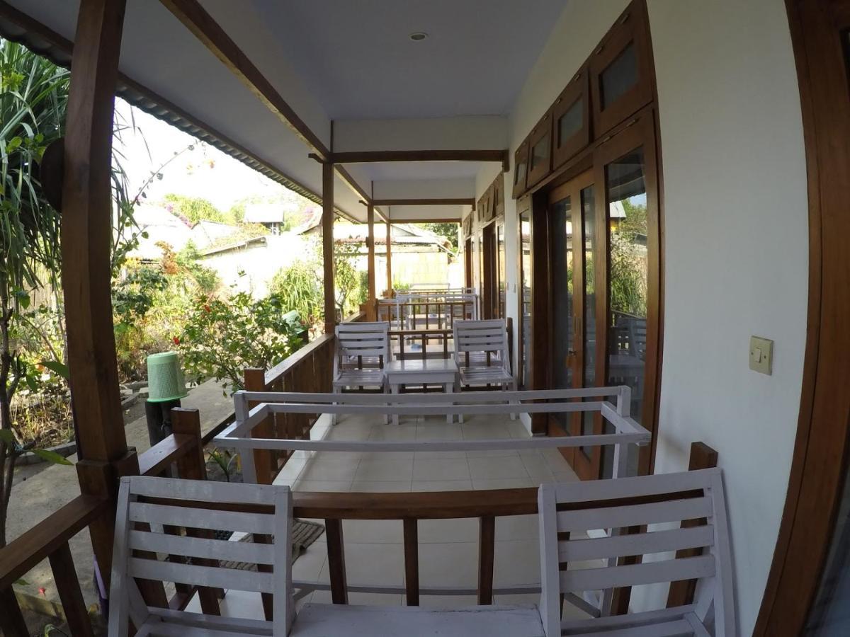 Gili Smile Bungalow Джили Трауанган Екстериор снимка