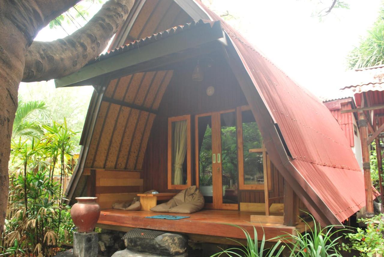 Gili Smile Bungalow Джили Трауанган Екстериор снимка