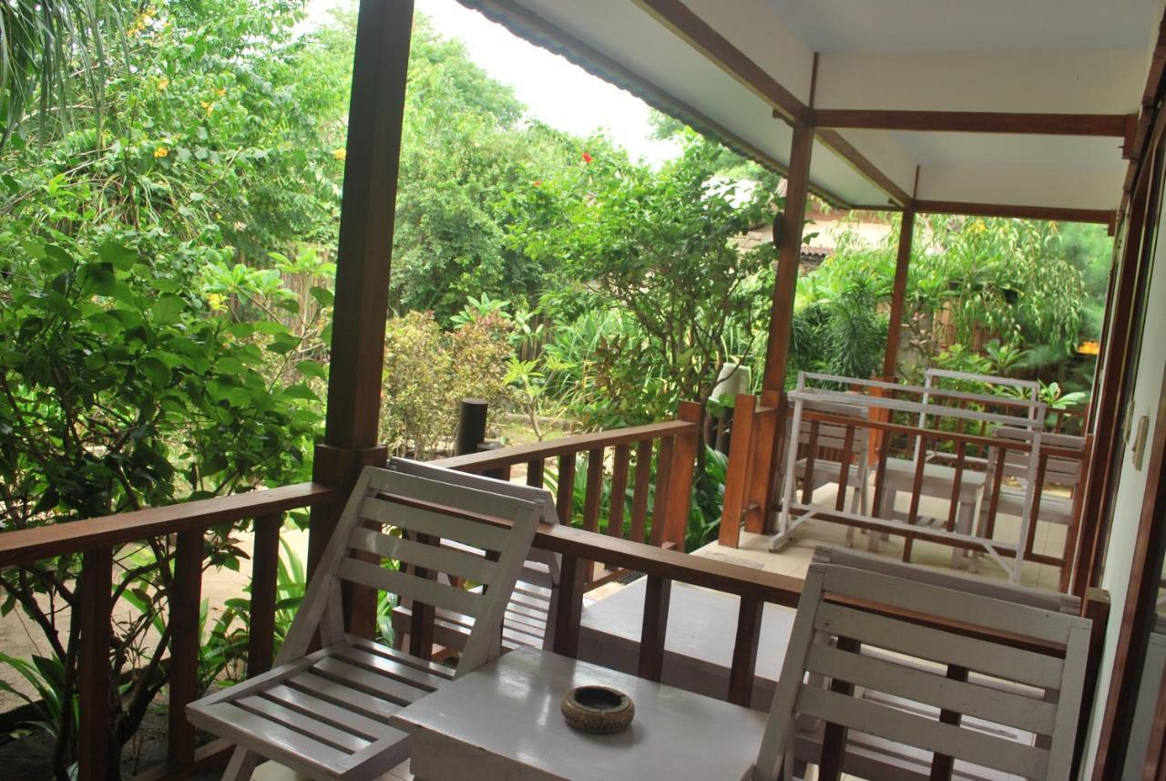 Gili Smile Bungalow Джили Трауанган Екстериор снимка