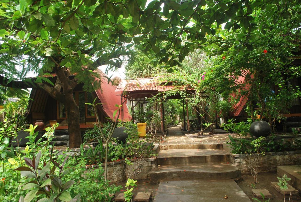 Gili Smile Bungalow Джили Трауанган Екстериор снимка