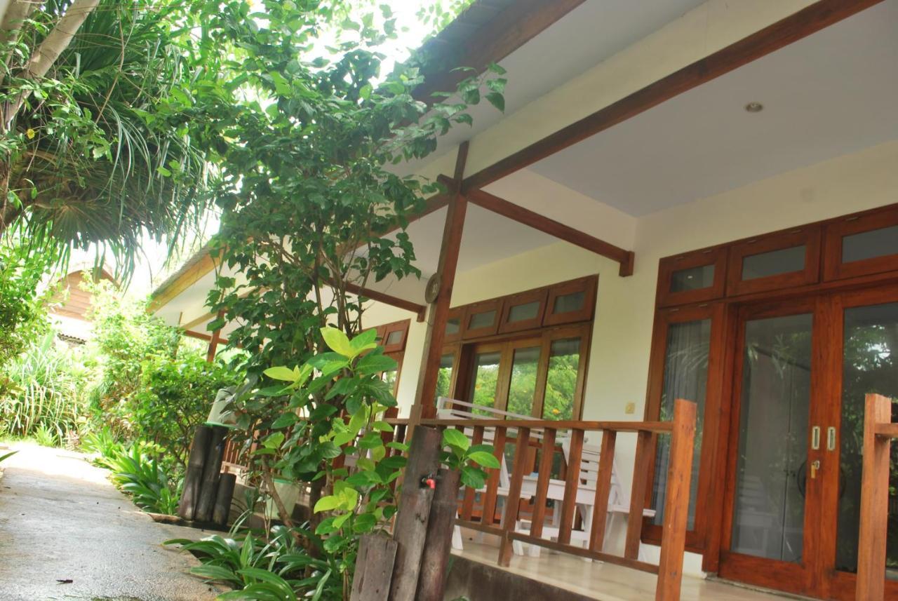 Gili Smile Bungalow Джили Трауанган Екстериор снимка