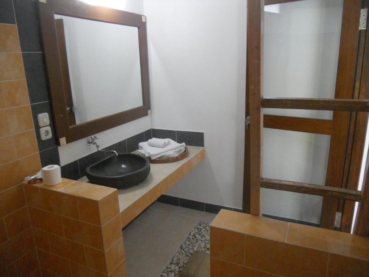 Gili Smile Bungalow Джили Трауанган Екстериор снимка