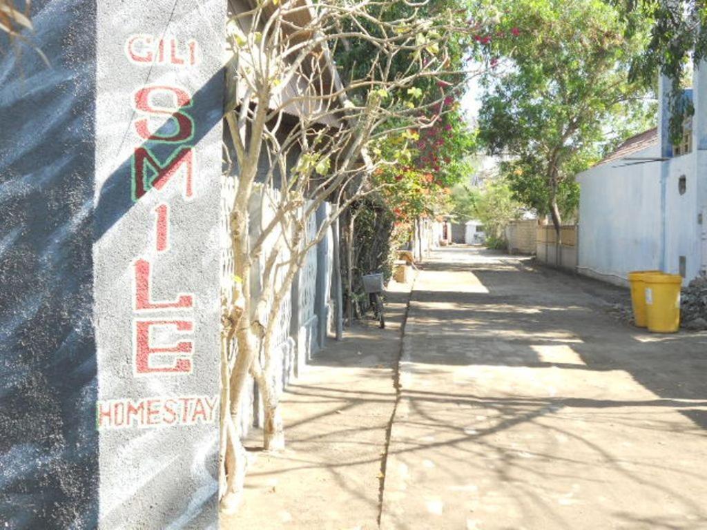 Gili Smile Bungalow Джили Трауанган Екстериор снимка